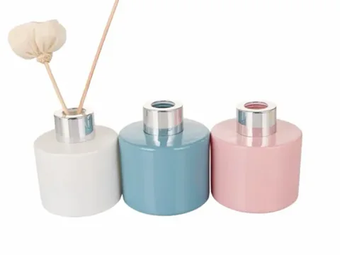 Round Glass Diffuser Bottle — view 3