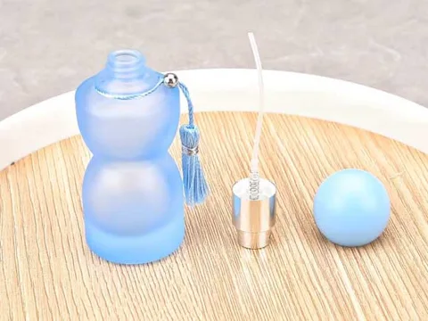 Frosted Glass Perfume Bottles With Spray — view 3