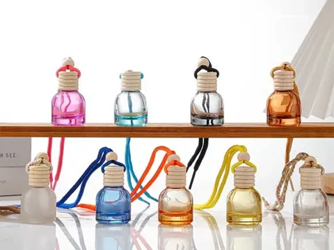 Round Pendant Aromatherapy Glass Car Perfume Bottle with Wooden