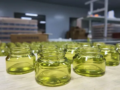 Green Glass Cream Cosmetic Jars with Lids — view 3