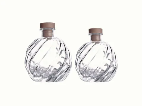 Round Carved Aroma Bottle