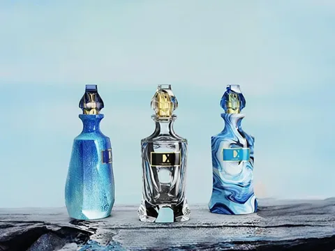 Screw Sprayer Perfume Bottles — view 1