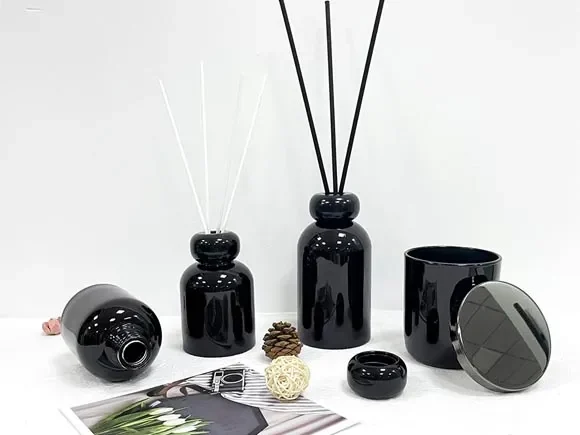 Glossy Black Reed Diffuser Fragrance Bottle With Lids — main view